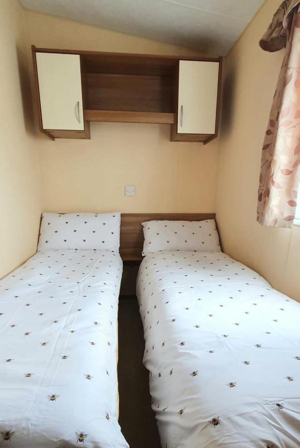 Olympic Holiday Caravan Hotel Селси Екстериор снимка