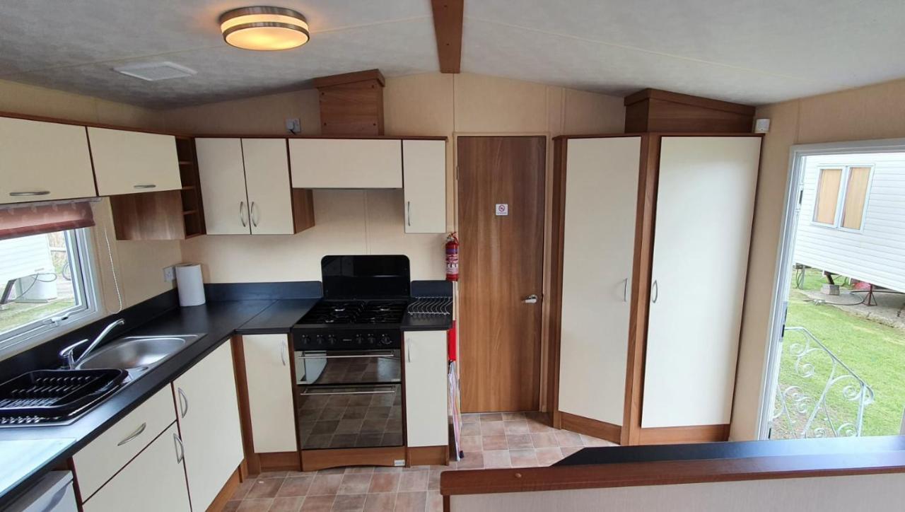 Olympic Holiday Caravan Hotel Селси Екстериор снимка