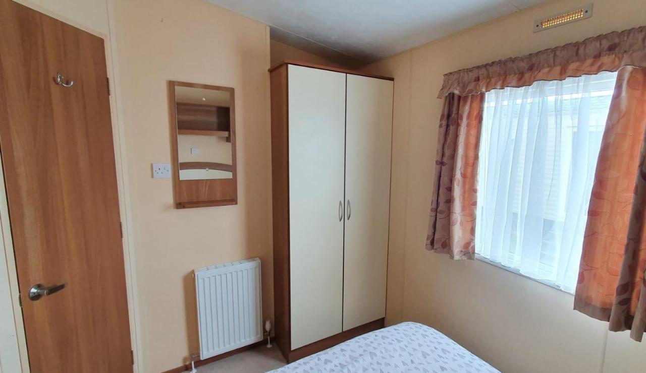 Olympic Holiday Caravan Hotel Селси Екстериор снимка