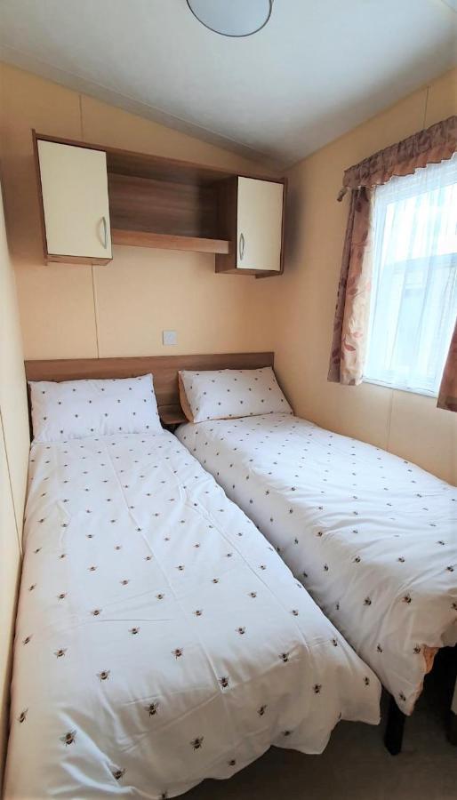 Olympic Holiday Caravan Hotel Селси Екстериор снимка