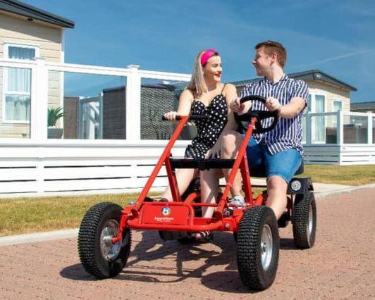 Olympic Holiday Caravan Hotel Селси Екстериор снимка