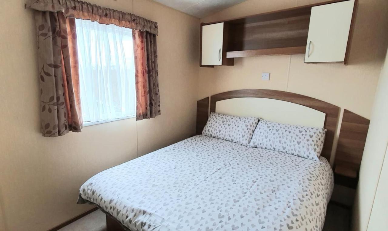 Olympic Holiday Caravan Hotel Селси Екстериор снимка